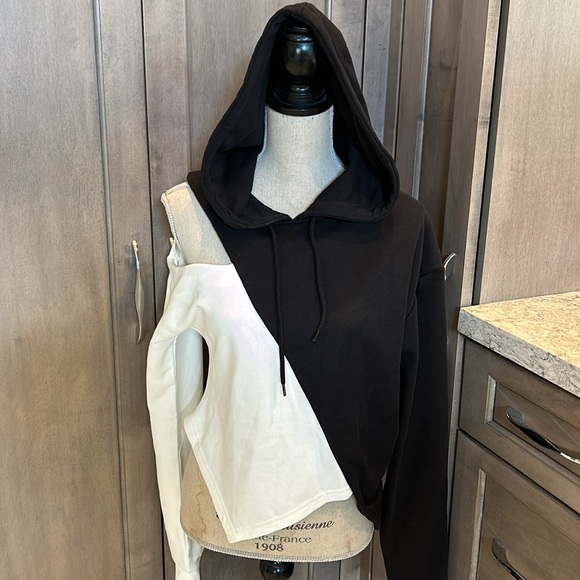 NWT Elan Brand Off-Shoulder Asymmetrical Hoodie - Picture 2 of 5